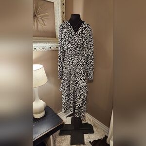 Elegant Black and White Calvin Klein Wrap Dress Size 8